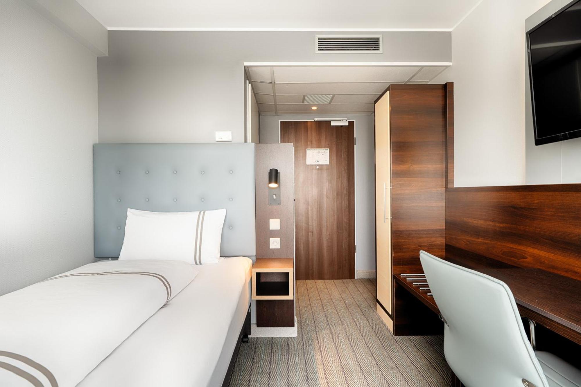 Hotel Premier Sued